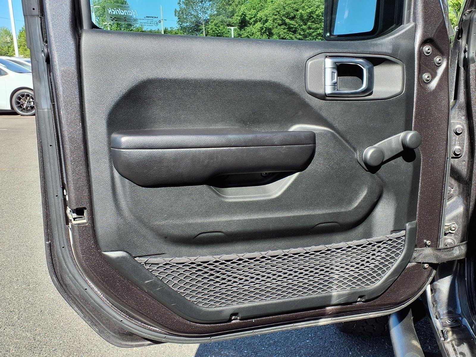 Used 2020 Granite Crystal Metallic Clearcoat Jeep Sport image 26