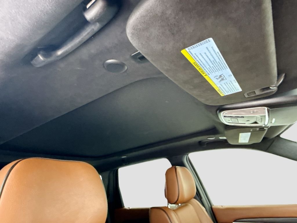 Used 2018 Crystal Metallic Jeep Summit image 16