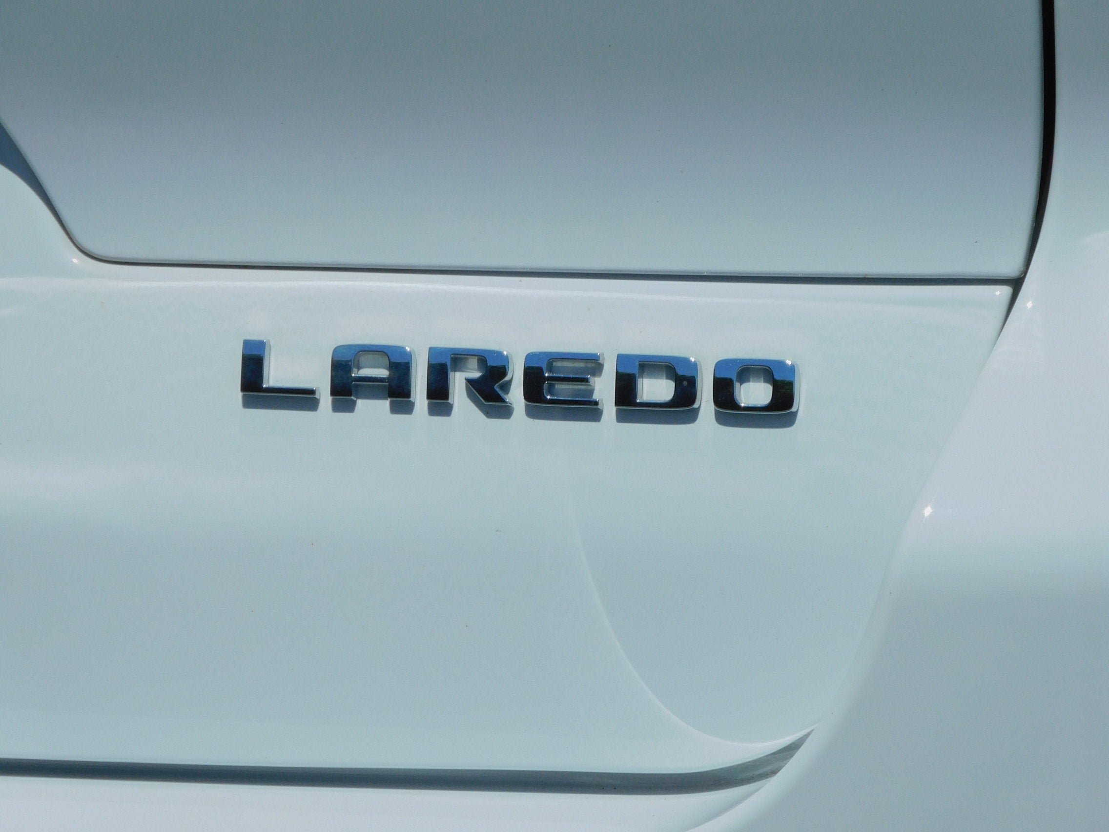 Used 2023 Bright White Clearcoat Jeep Laredo image 41