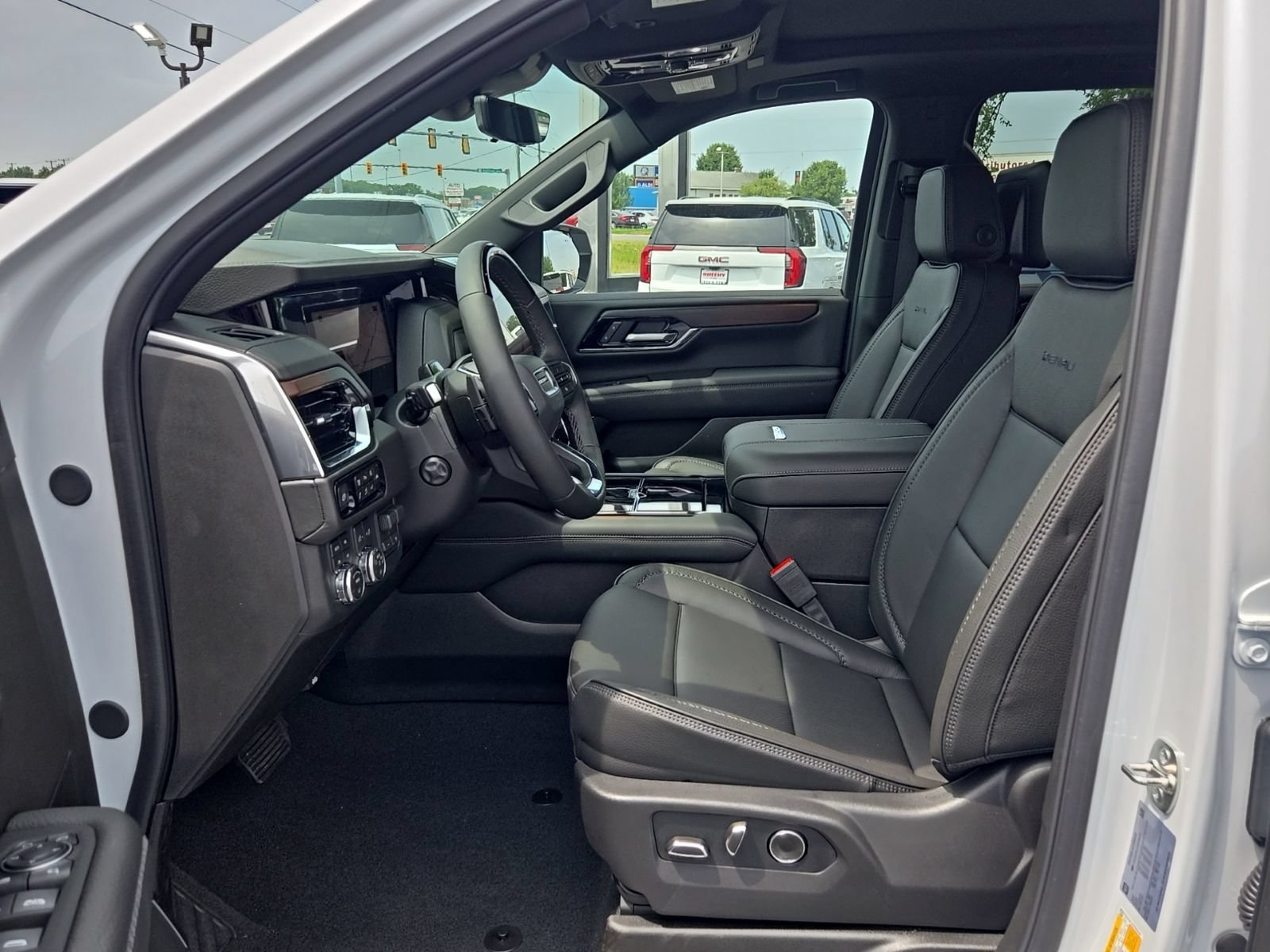 2026 GMC Yukon XL Denali - Photo 31