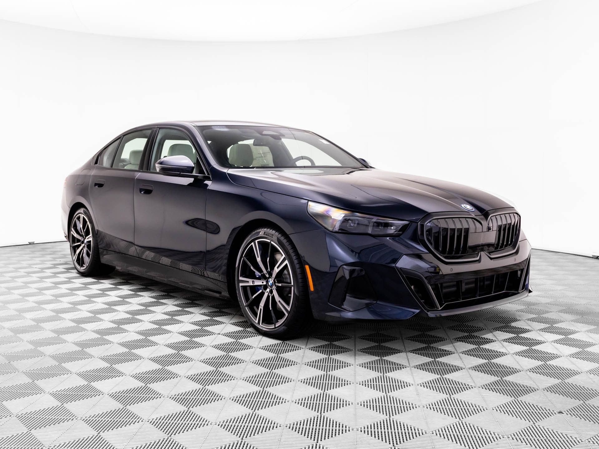 New 2027 Carbon Black Metallic BMW 550e xDrive image 9