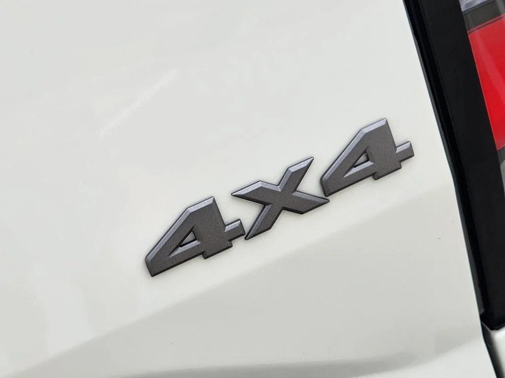 New 2026 Glacier White Nissan Crew Cab S image 9