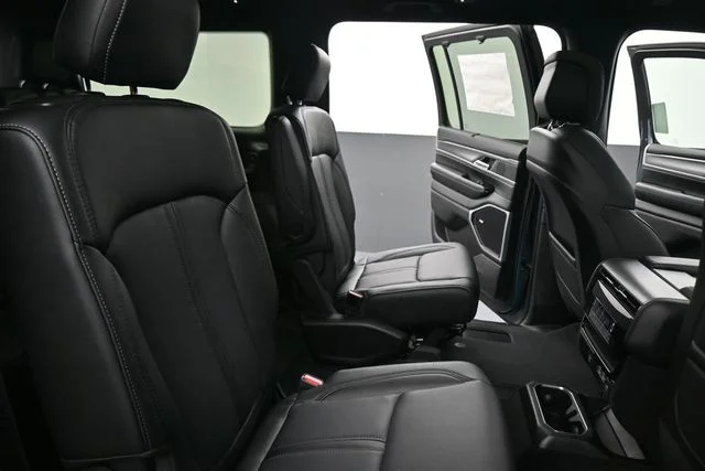 New 2026 Steel Blue Exterior Paint Jeep Limited Reserve image 23