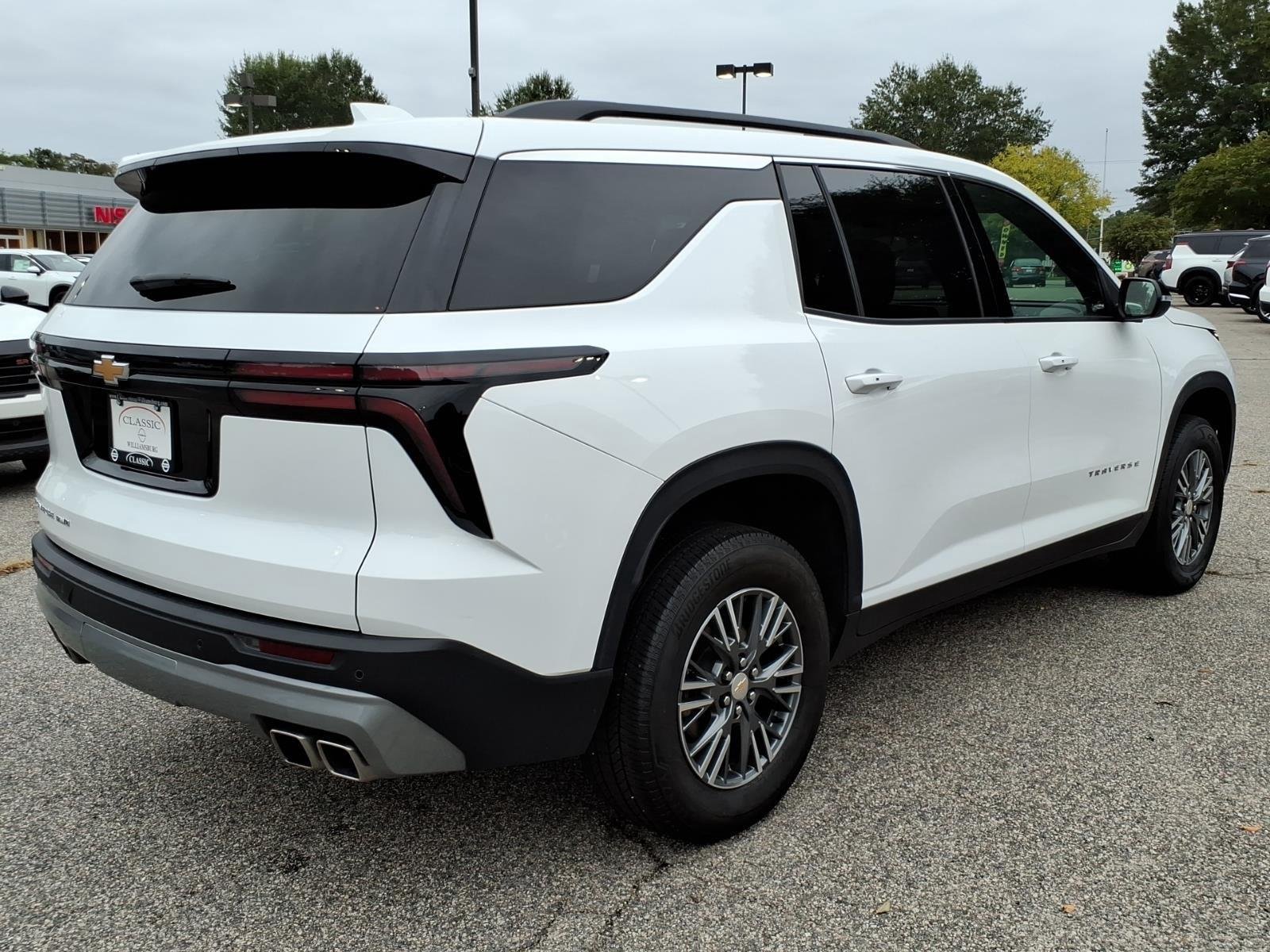 Used 2025 Summit White Chevrolet AWD LT image 7