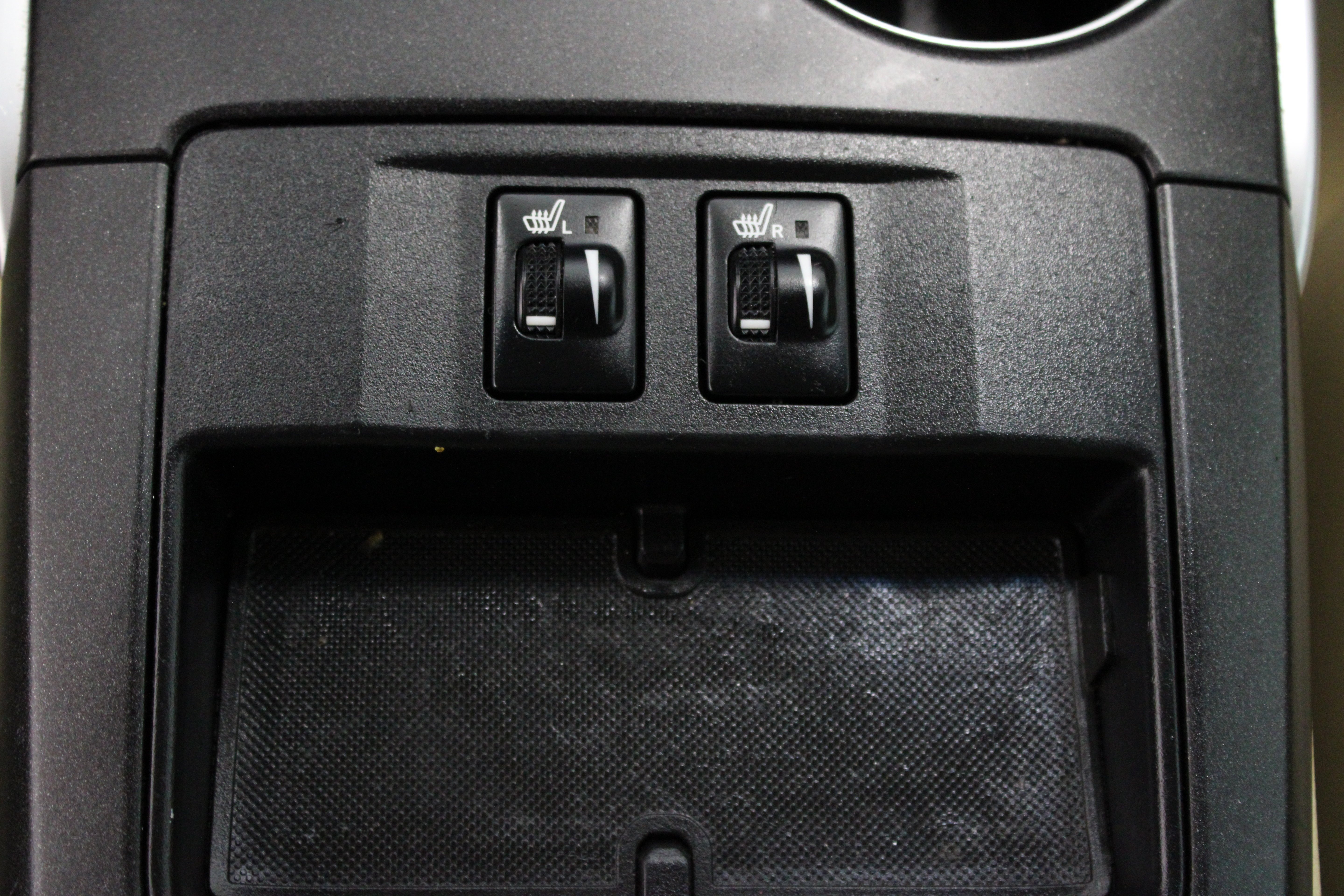 Used 2015 Blizzard Pearl Toyota XLE 3.5L image 23