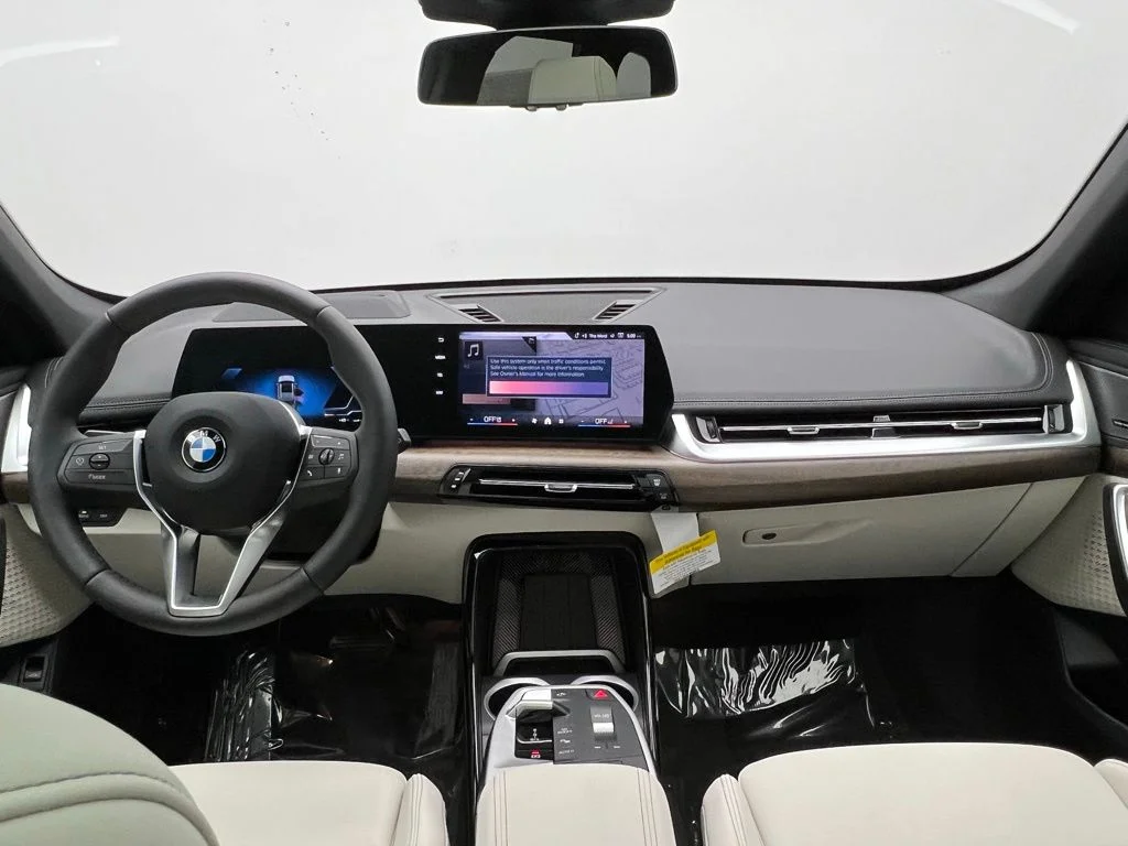 Used 2026 Cape York Green Metallic BMW xDrive28i image 11