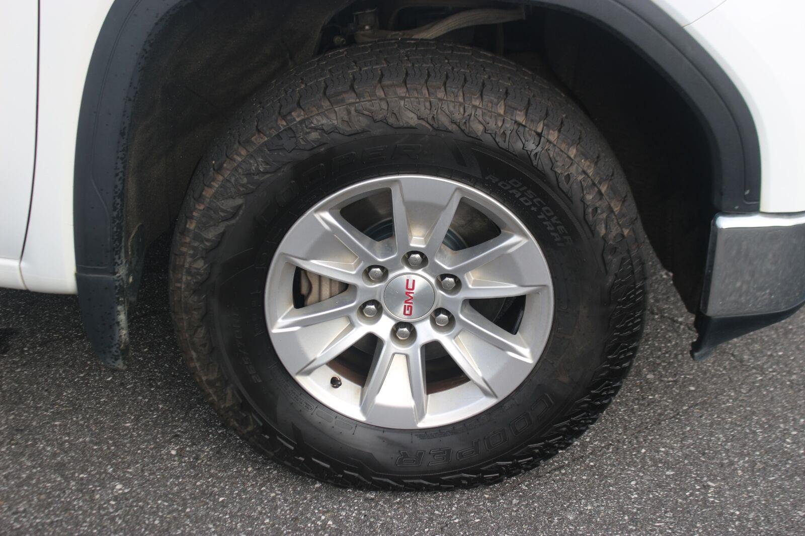 Used 2020 SUMMIT WHITE GMC 4WD Double Cab 147" image 33