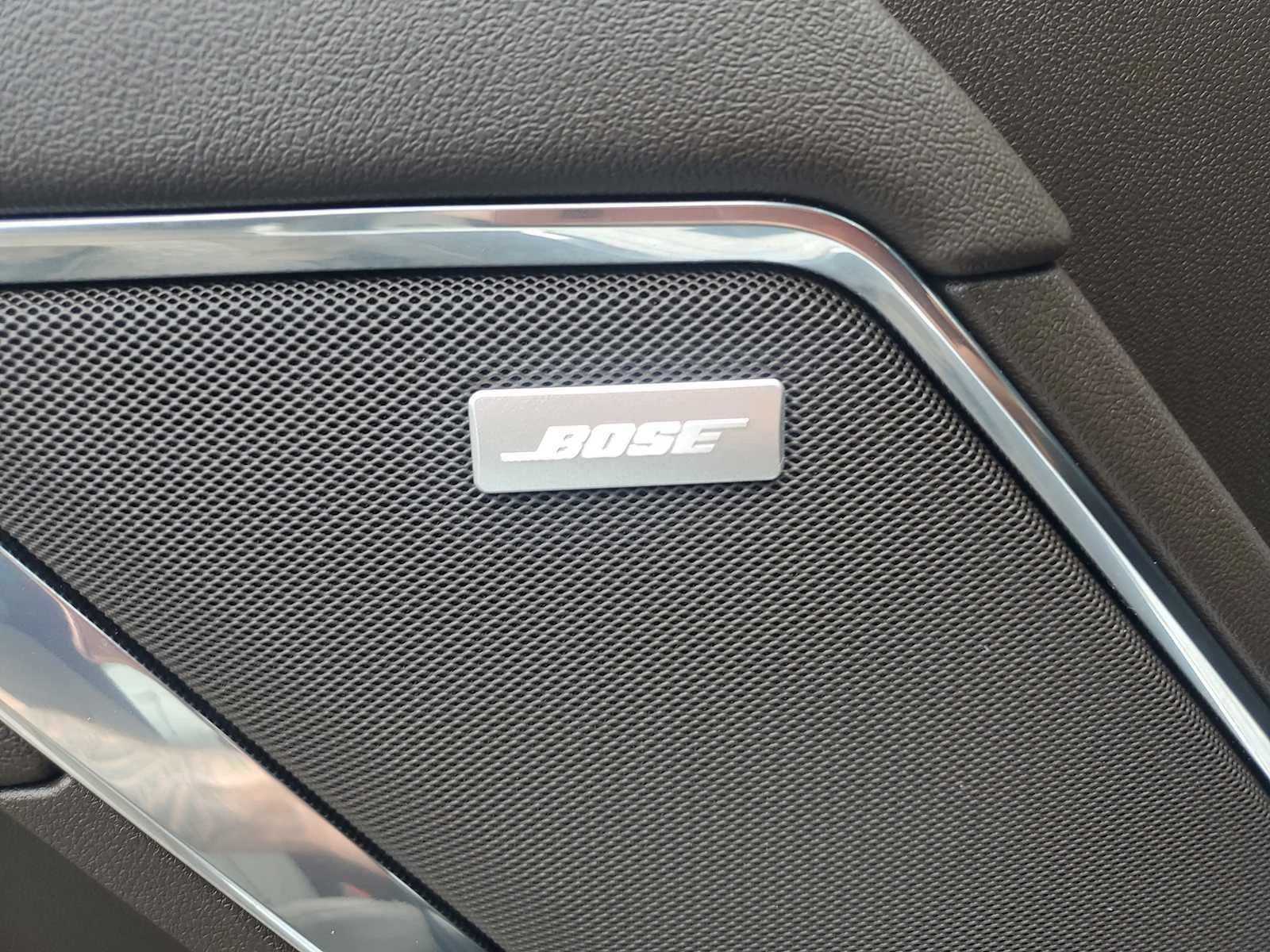 Used 2024 Summit White GMC SLT image 25