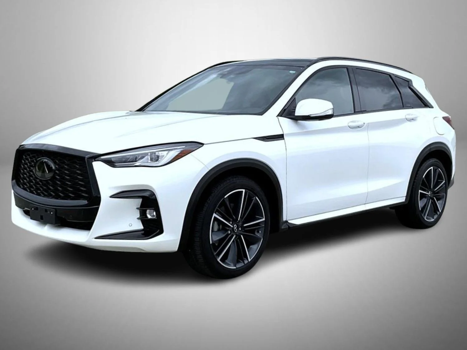 Used 2025 White INFINITI SPORT image 1