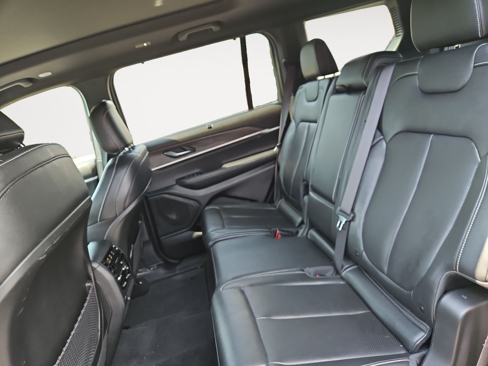 Used 2024 Gray Jeep Limited image 13