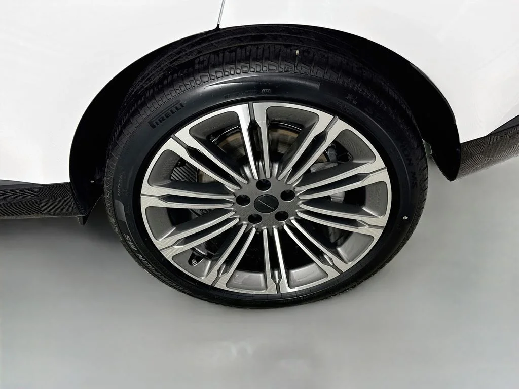 New 2026 Fuji White Land Rover SE image 30