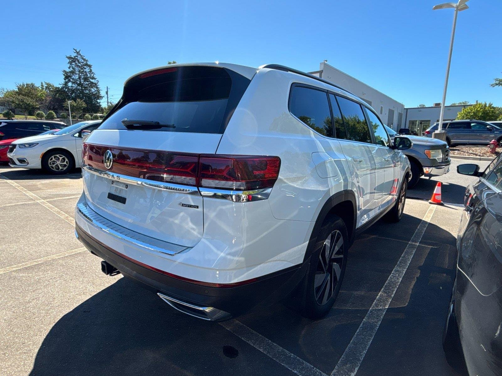 Used 2024 Pure White Volkswagen 2.0T SE w/Technology image 6
