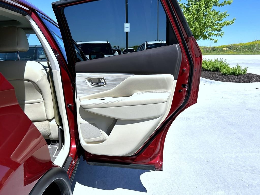 Used 2017 Red Nissan Platinum image 18