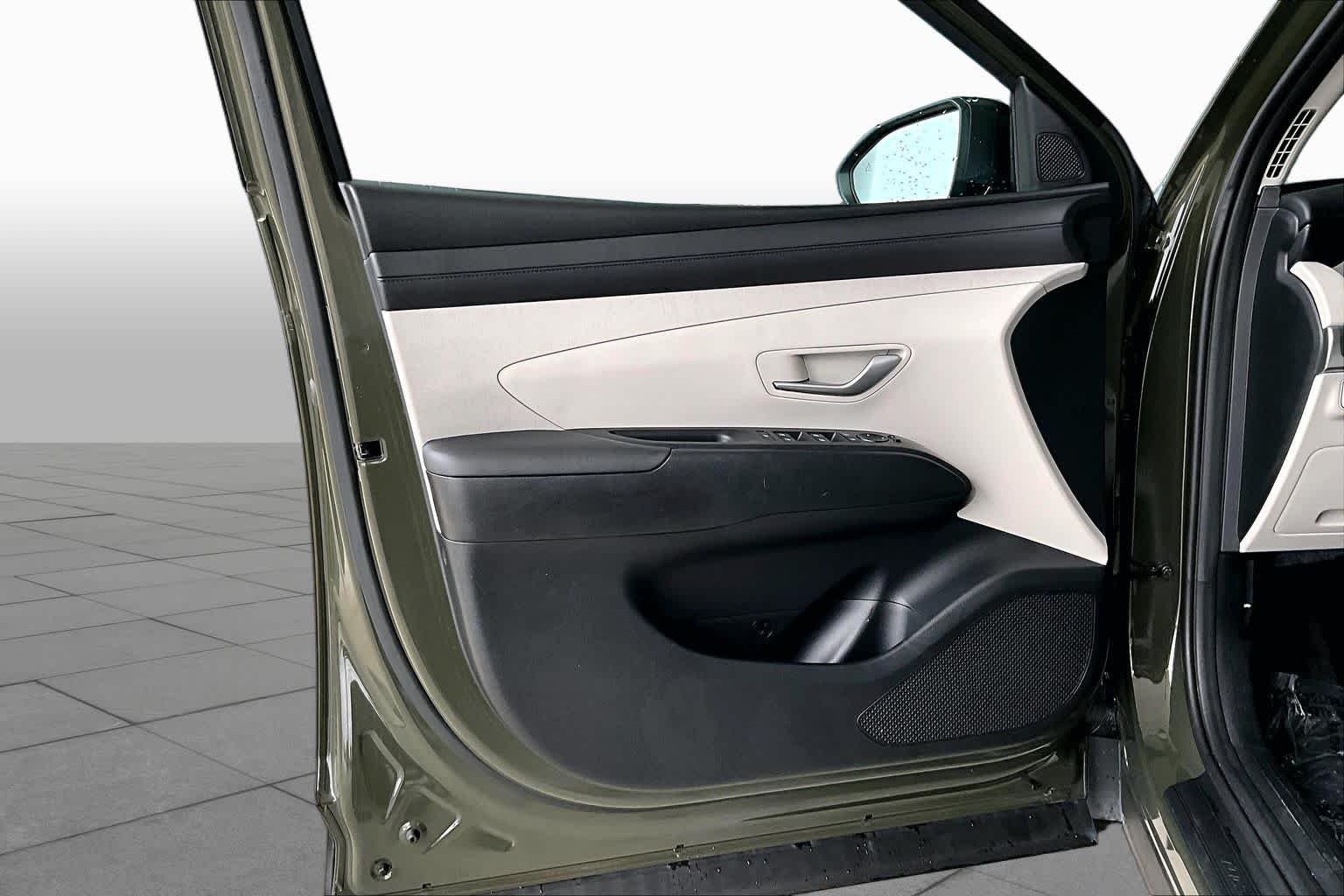 Used 2025 Rockwood Green Hyundai SEL Convenience image 19