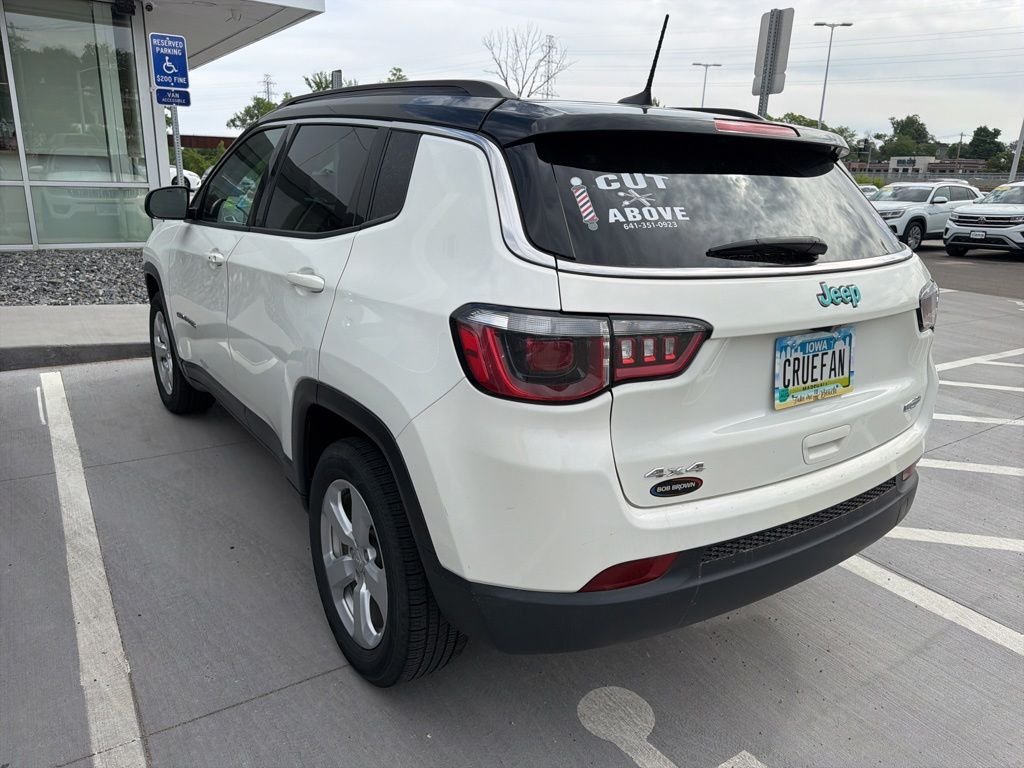 Used 2018 White Jeep Latitude image 8