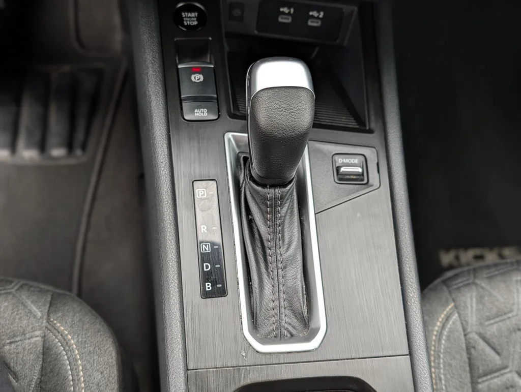 Used 2025 Brown Nissan SV image 32