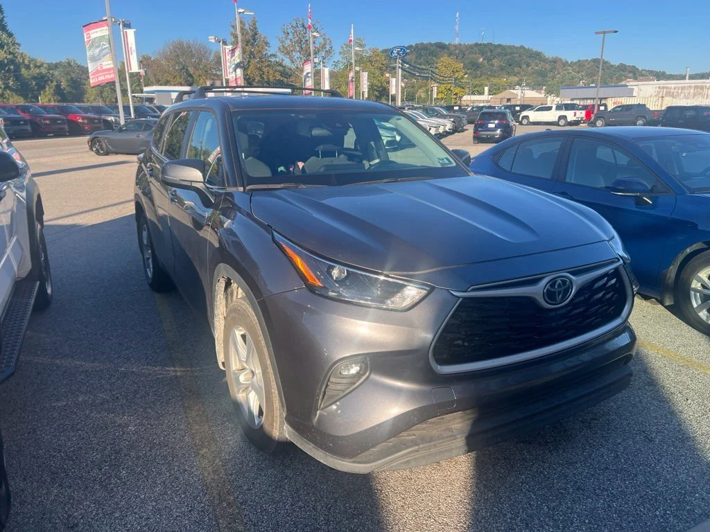 Used 2023 Gray Toyota LE image 3