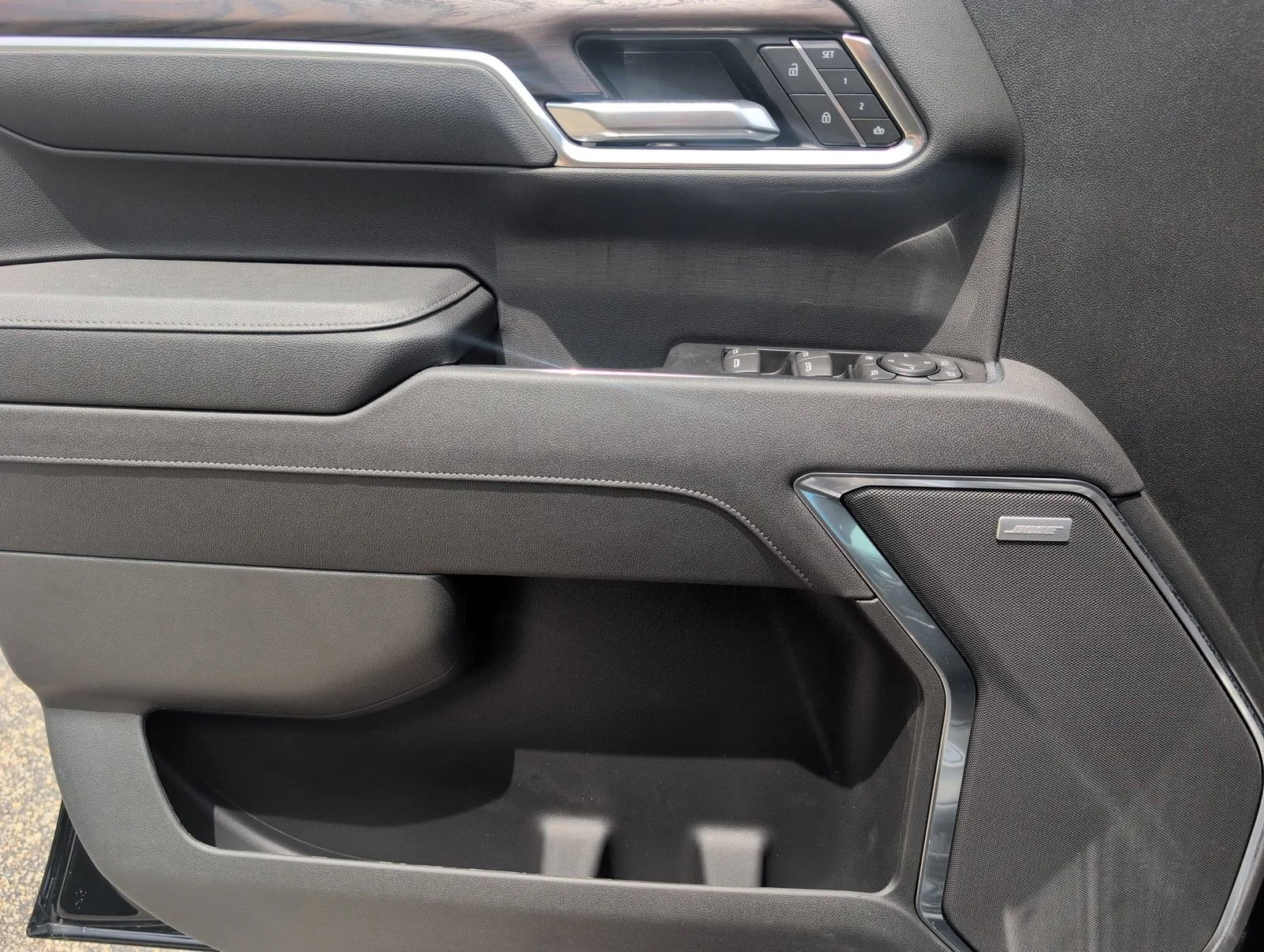 New 2026 Onyx Black GMC SLT image 15