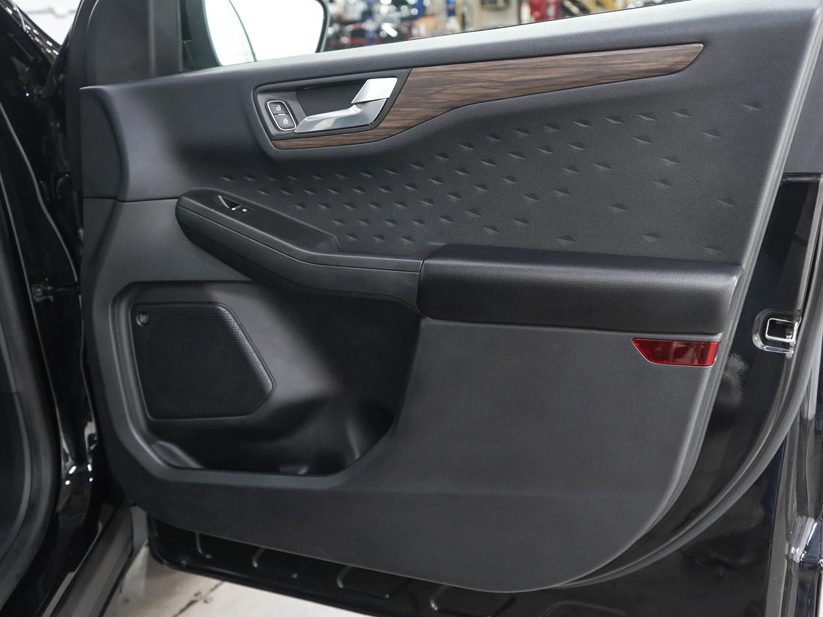 Used 2020 Black Metallic Ford Titanium image 9