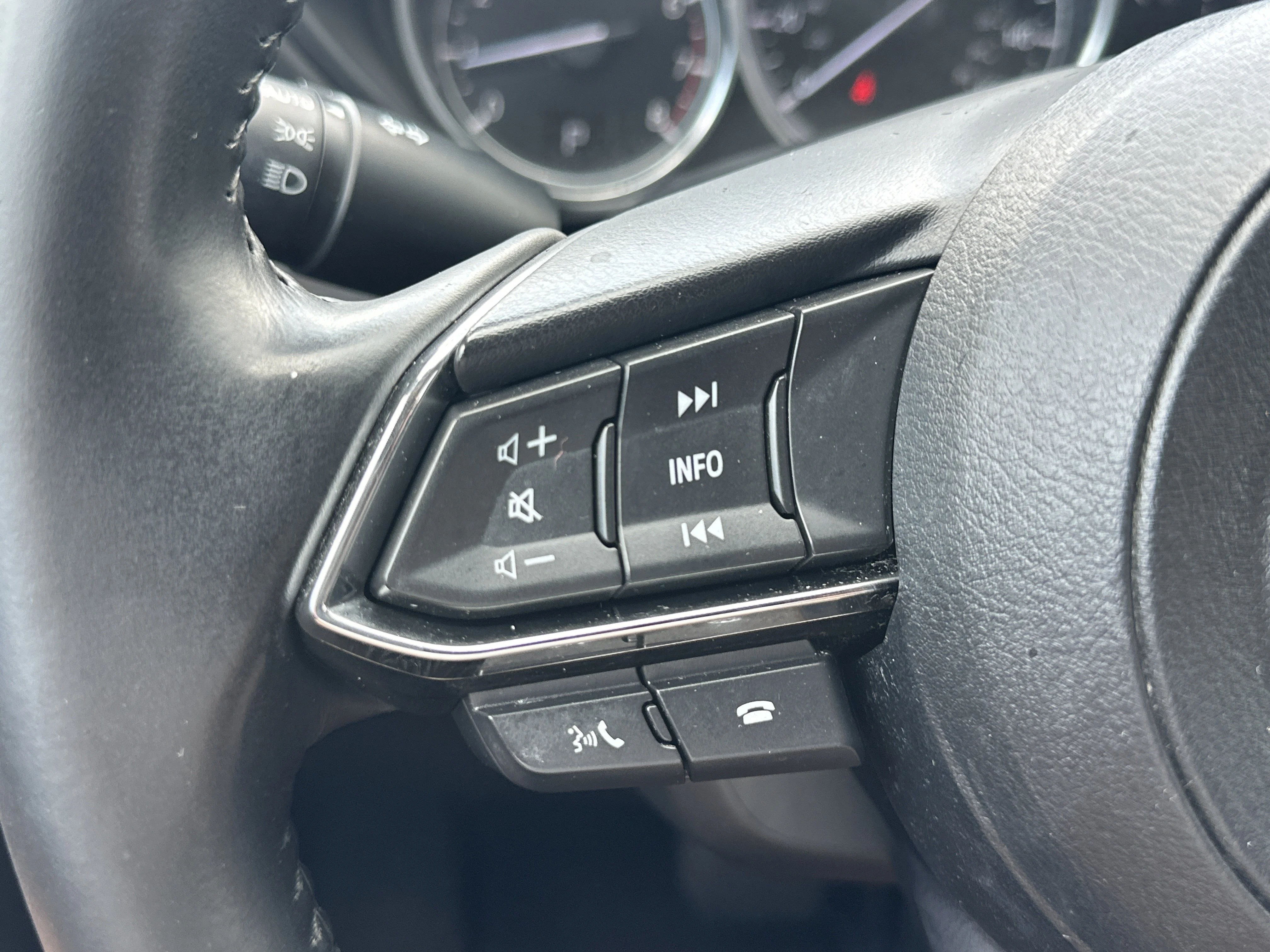 Used 2021 Snowflake White Pearl Mica Mazda Touring image 24