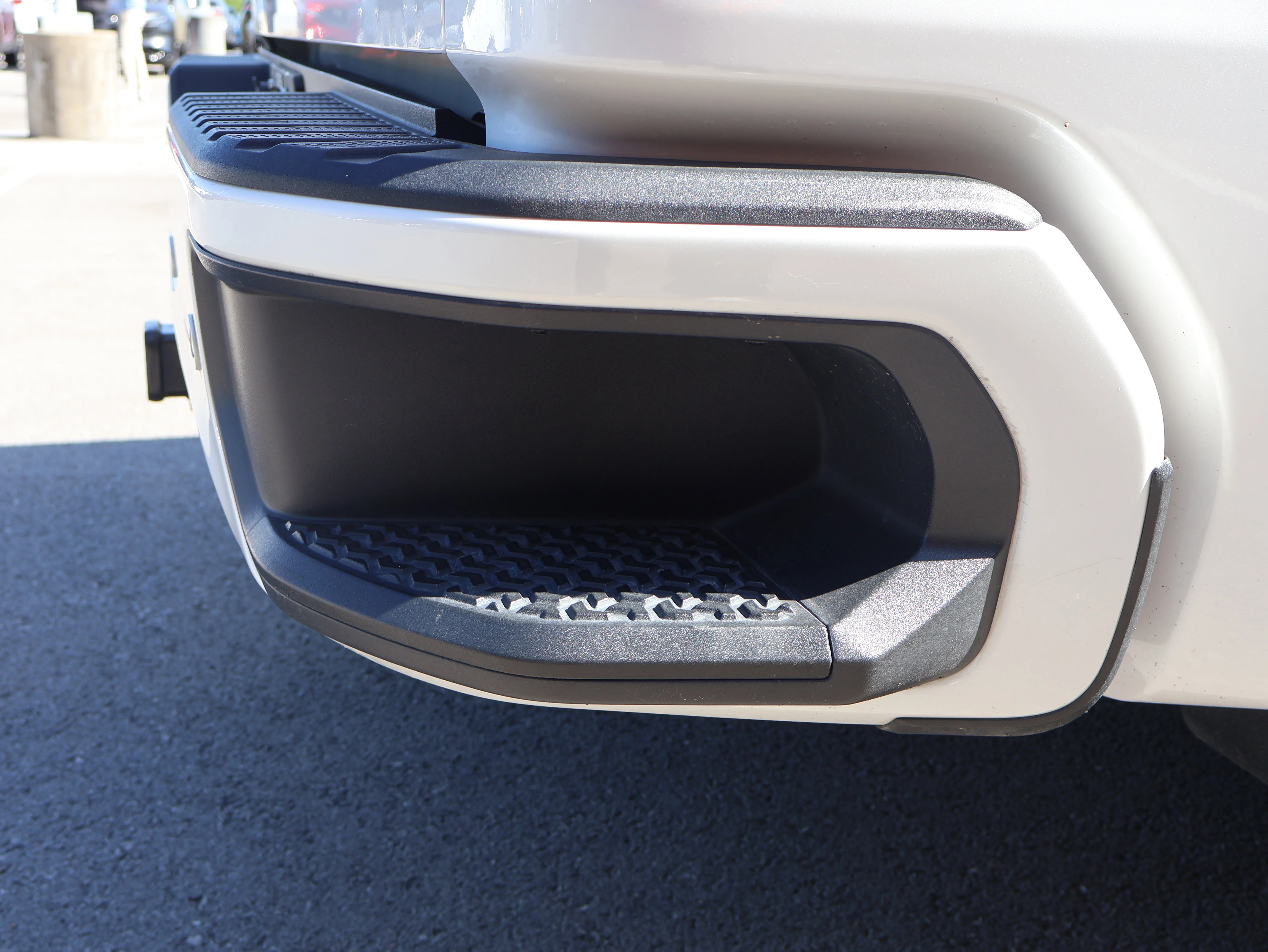 Used 2019 White Frost Tricoat GMC Denali image 17