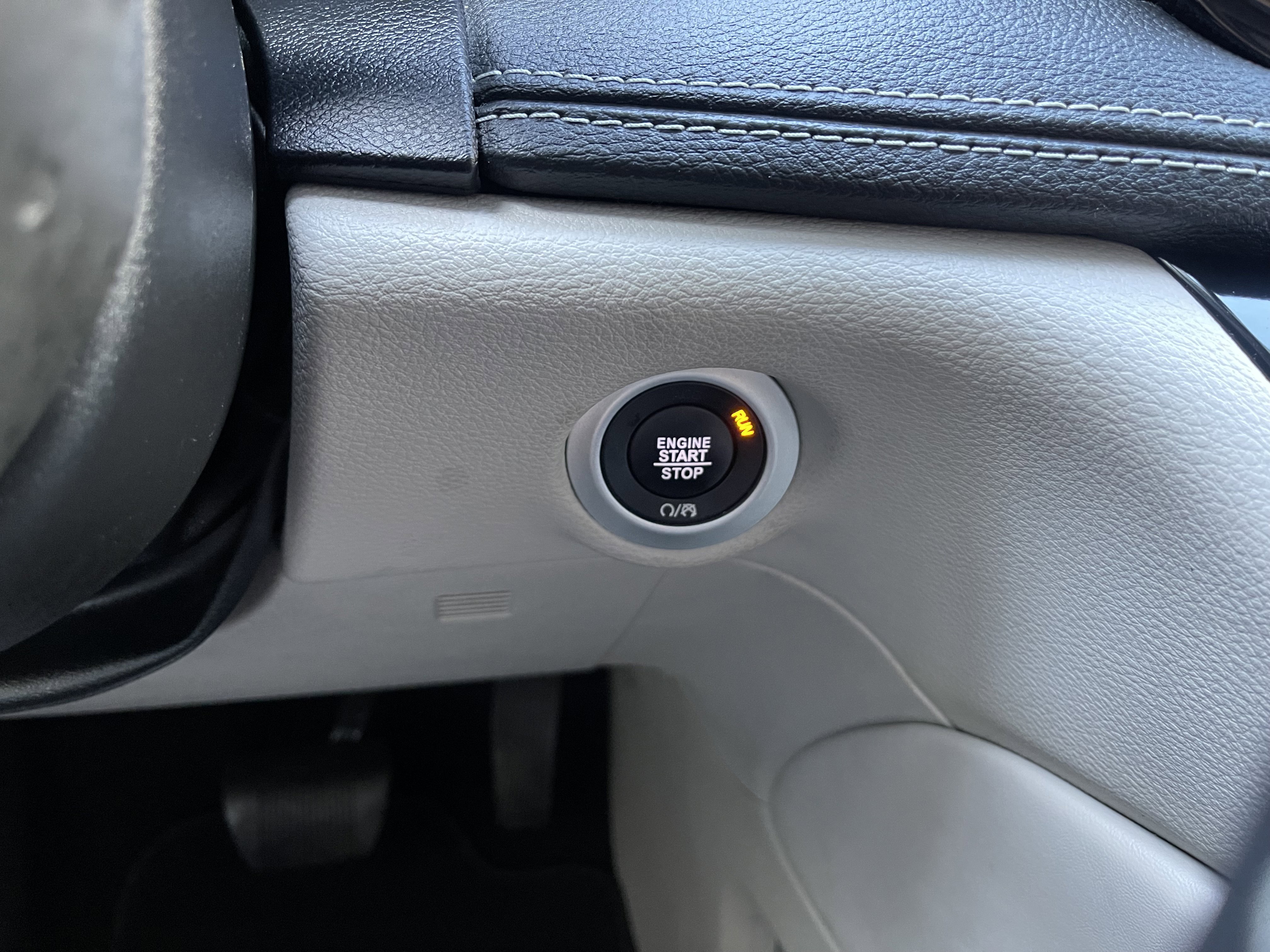 Used 2022 White Chrysler Limited image 37
