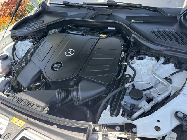 Certified Used 2025 Polar White Mercedes-Benz GLC 300 image 5