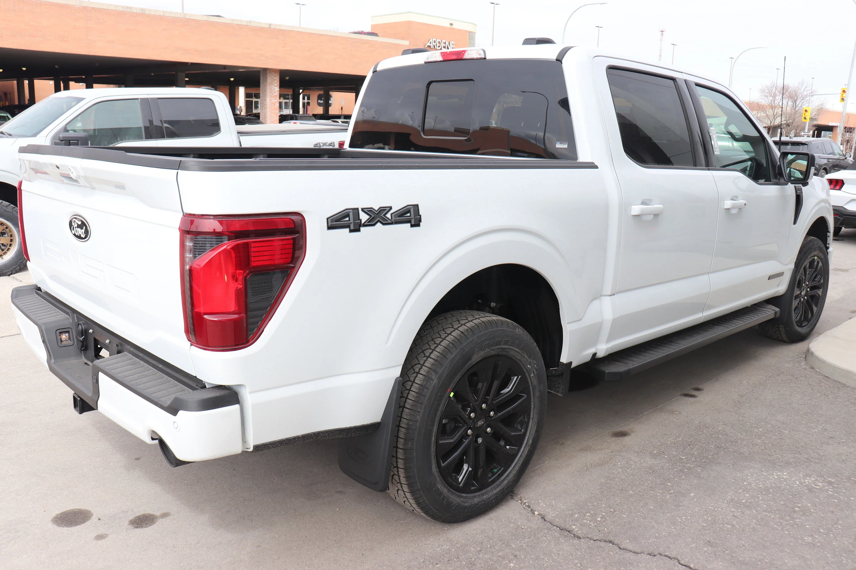 New 2026 OXFORD WHITE Ford XLT image 4