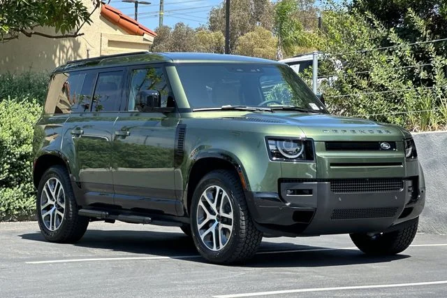 New 2026 Woolstone Green Land Rover X-Dynamic SE image 7