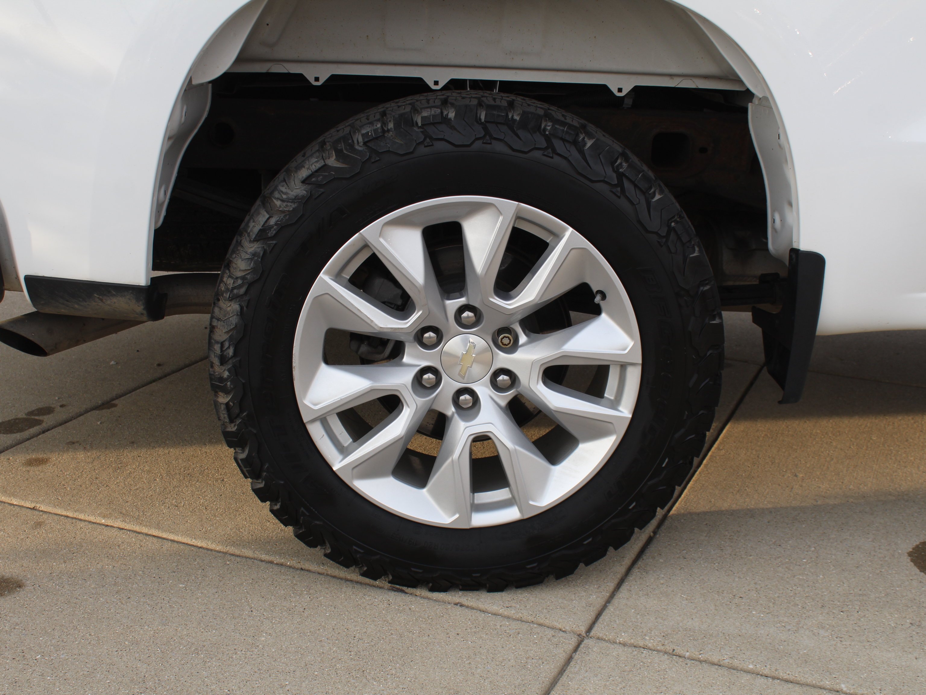Used 2021 SUMMIT WHITE Chevrolet Custom image 30