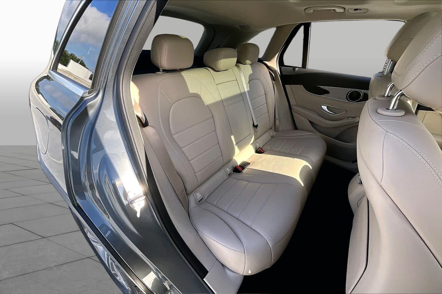 Used 2020 Selenite Grey Metallic Mercedes-Benz GLC 300 image 19