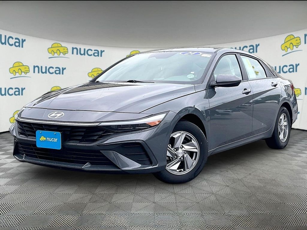 Used 2024 Gray Hyundai SE image 3