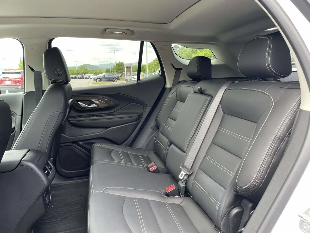 Used 2023 Summit White GMC Denali image 4