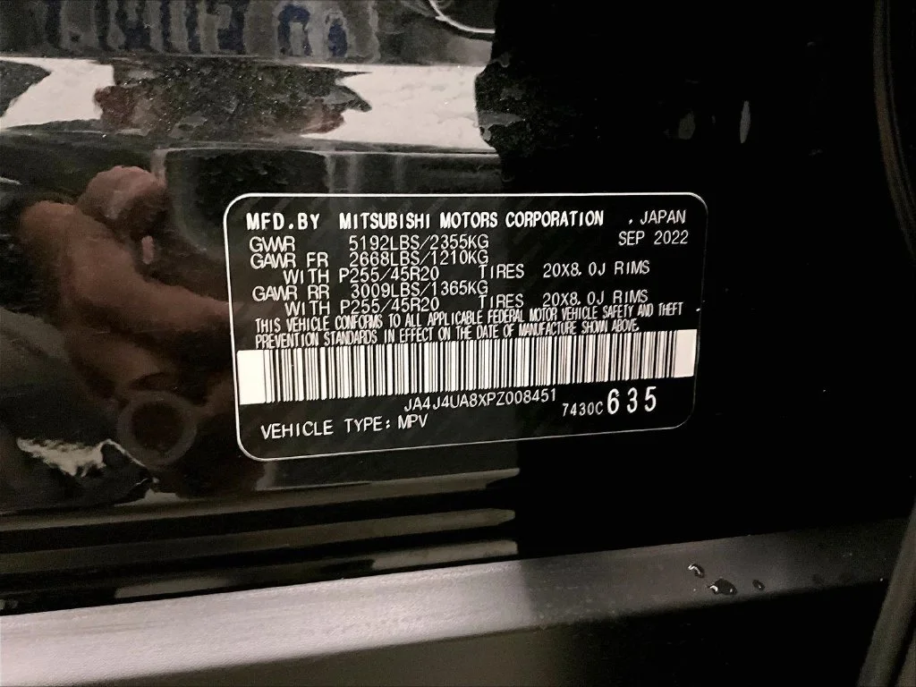 Used 2023 Black Mitsubishi SE image 19