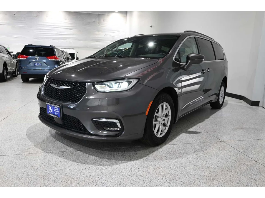 Used 2022 GRAY Chrysler Touring L Mobility Handicap Van image 10