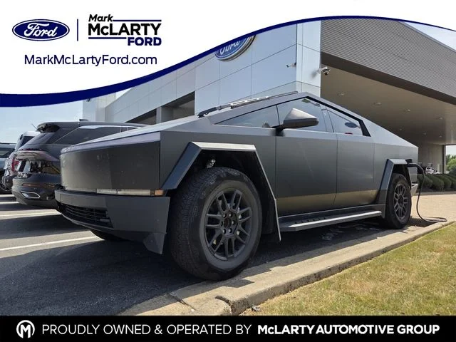 Used 2025  Tesla Base image 1