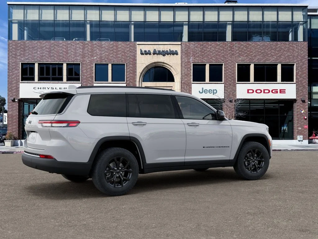 New 2026 Bright White Clear-Coat Exterior Paint Jeep Laredo image 4