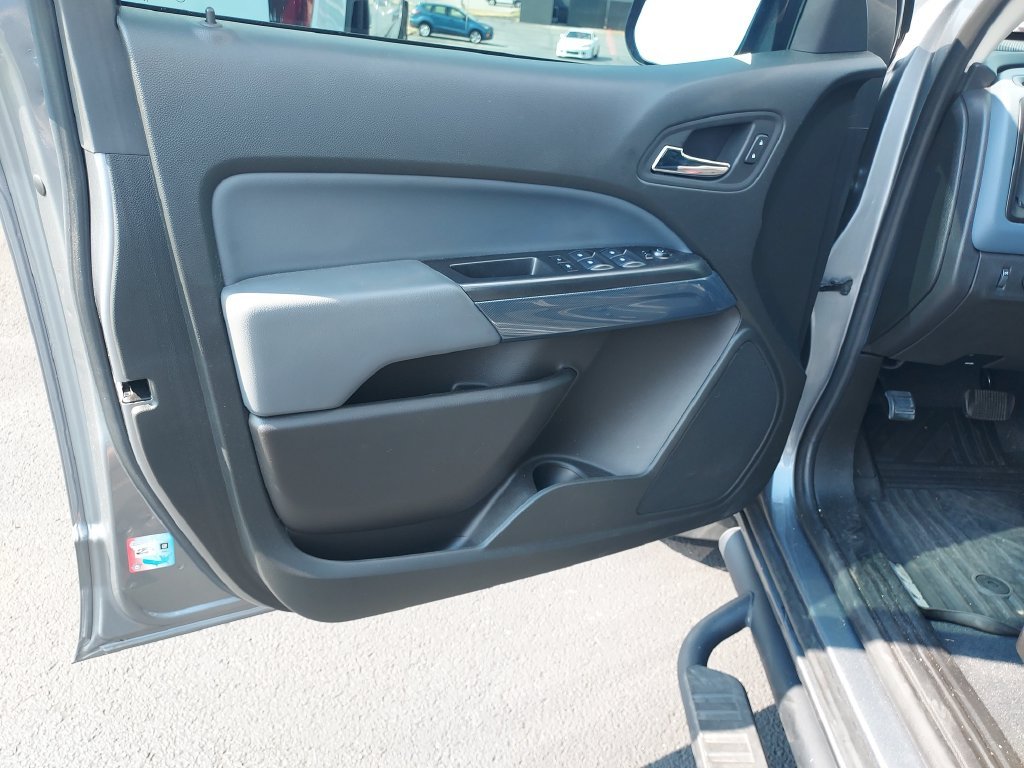 Used 2022 Gray Chevrolet Z71 image 12