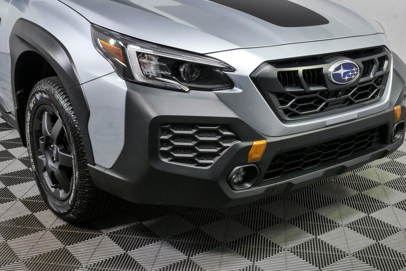 Used 2025 Ice Silver Metallic Subaru Wilderness image 17