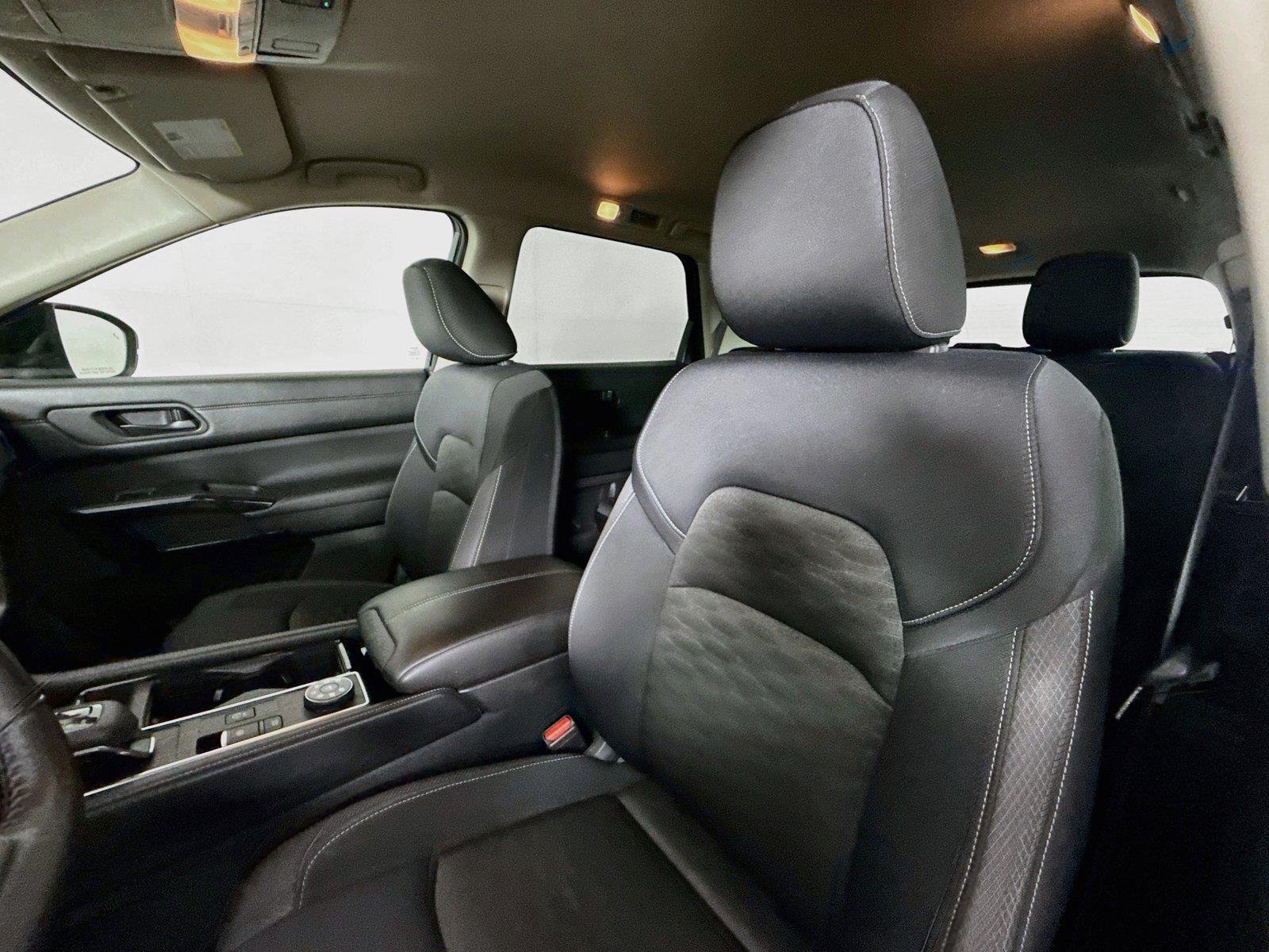 Used 2024 Super Black Nissan SV image 3
