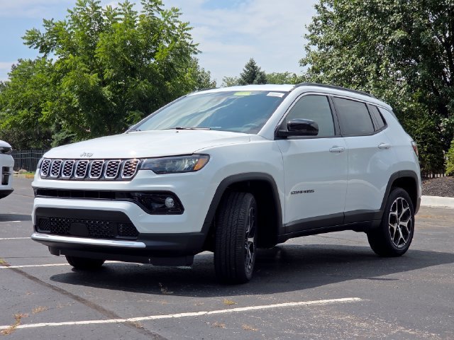 New 2026 Bright White Clear-Coat Exterior Paint Jeep Limited image 18