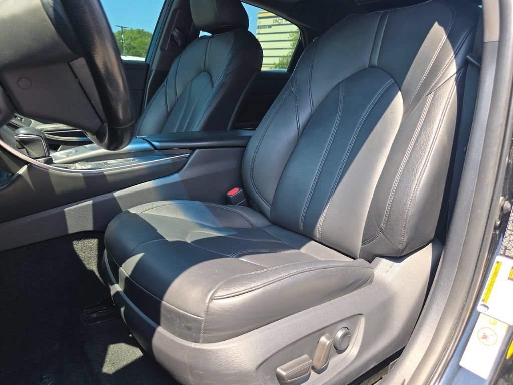 Used 2019 Midnight Black Metallic Toyota XLE image 6