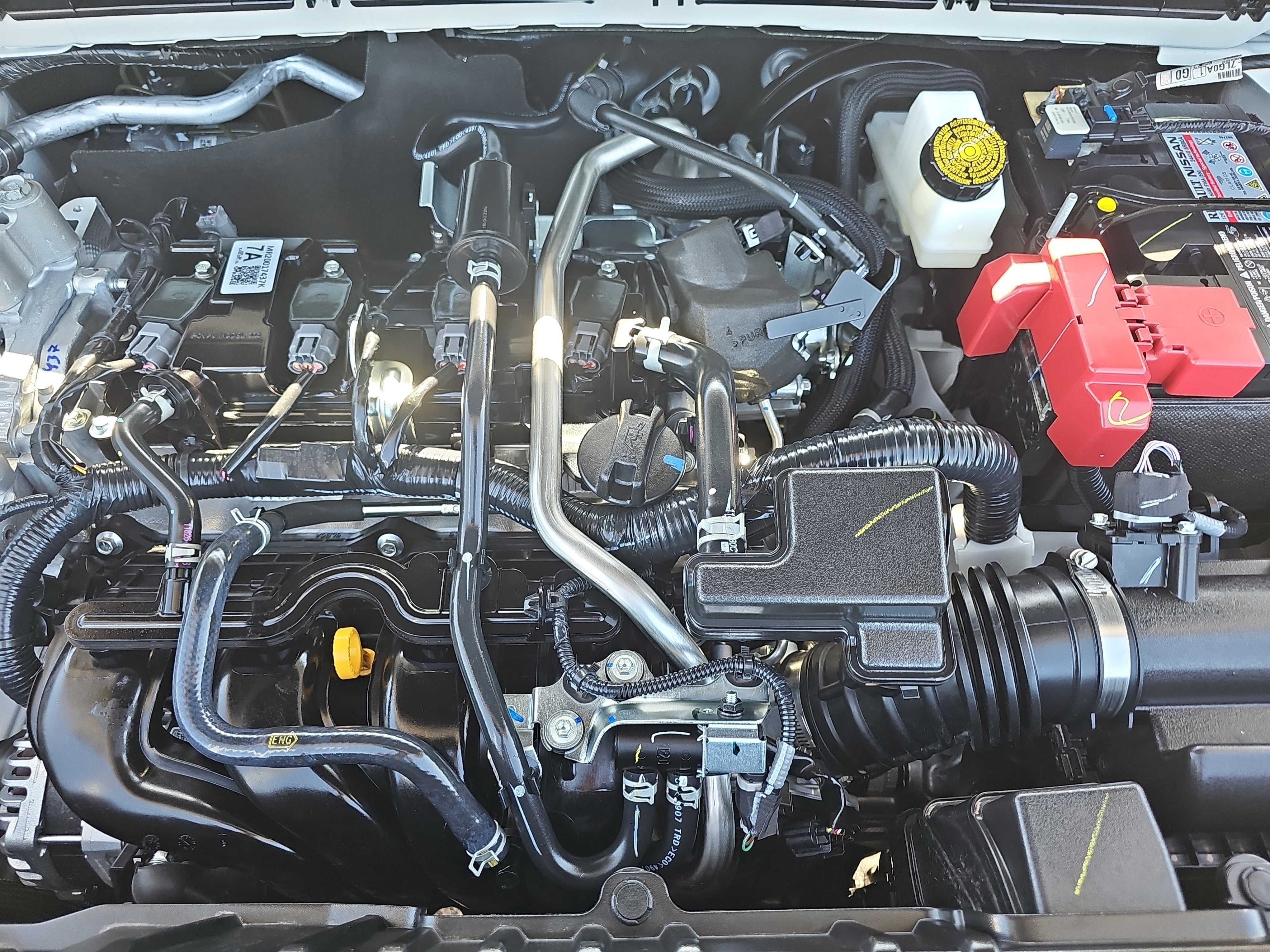 New 2026 Aspen White Tricoat/Super Black Nissan SR image 8