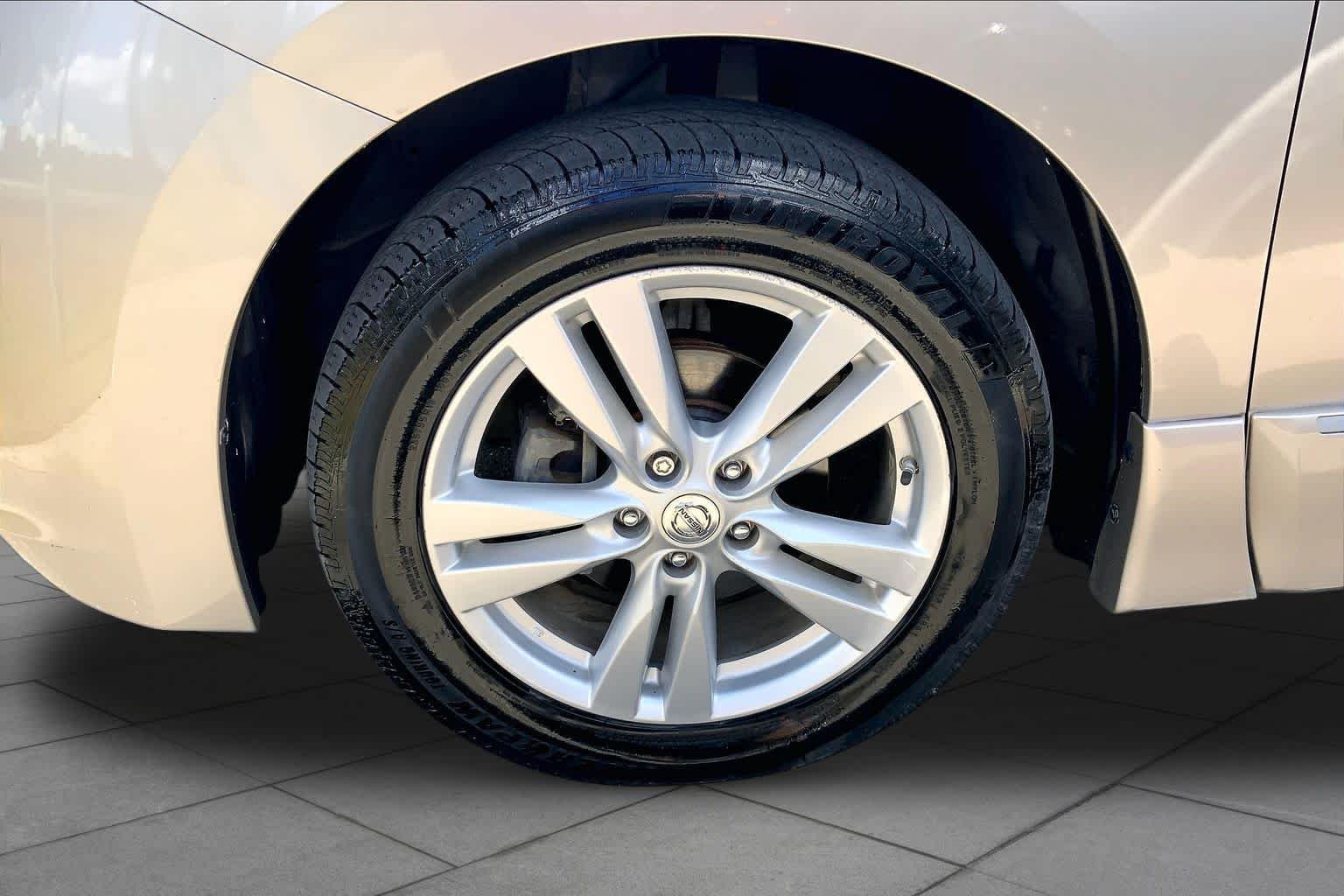 Used 2013 Titanium Beige Nissan LE image 11