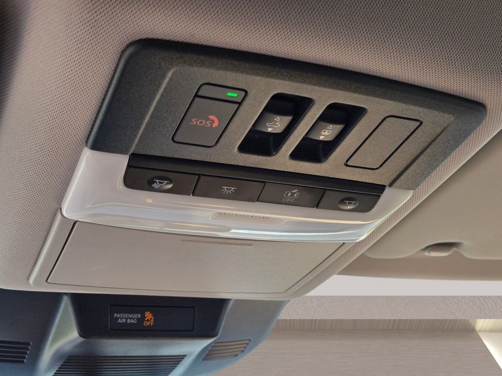 Used 2023 White Nissan Platinum image 32