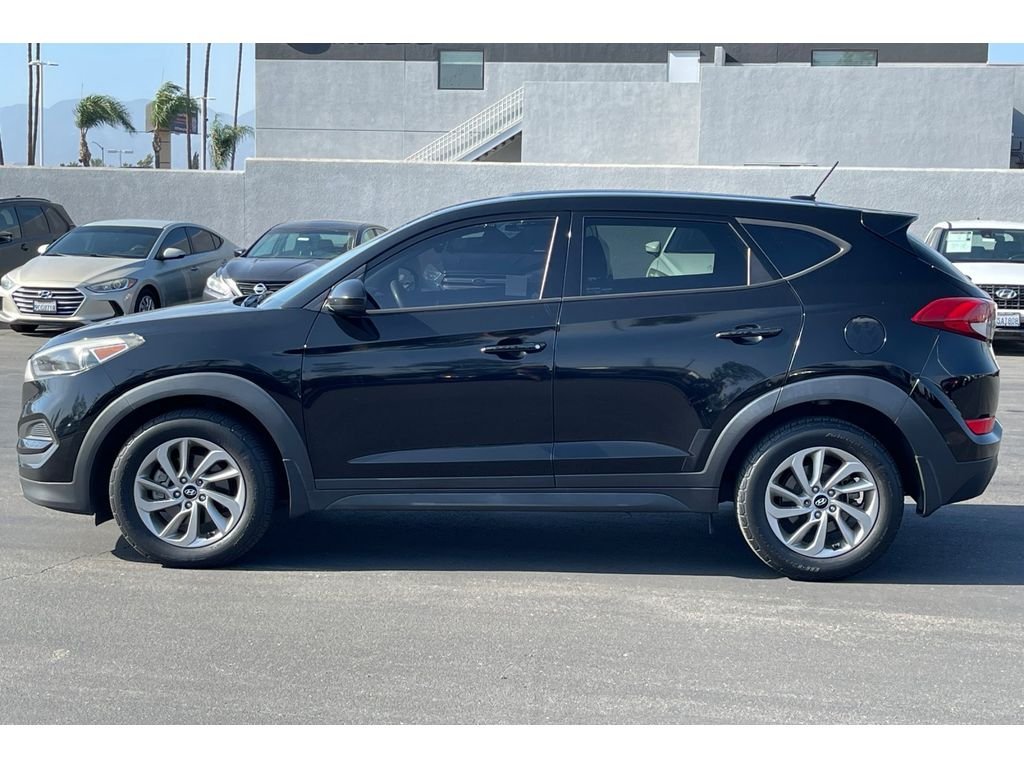 Used 2016 Ash Black Hyundai SE image 2