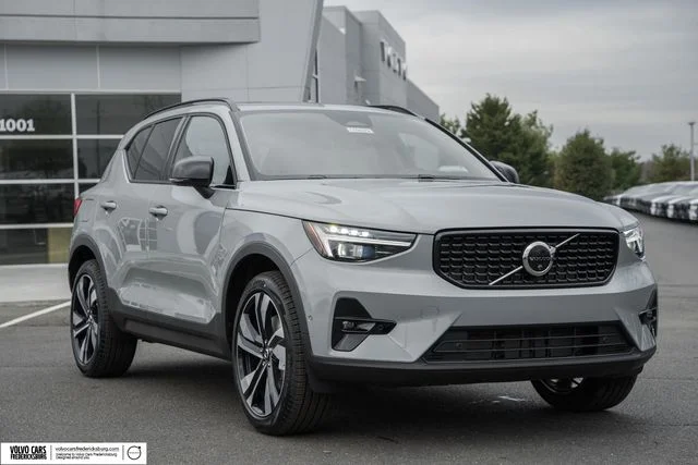 2026 Volvo XC40 B5 Ultra Dark AWD's photo