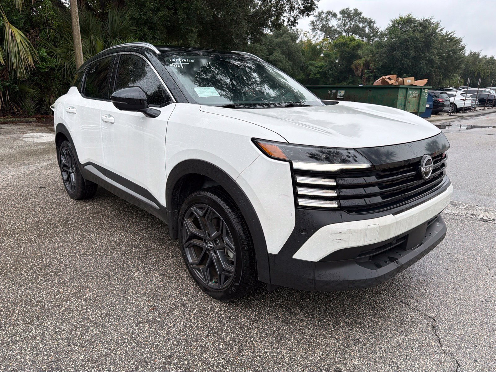 Used 2025 White Nissan SR image 3