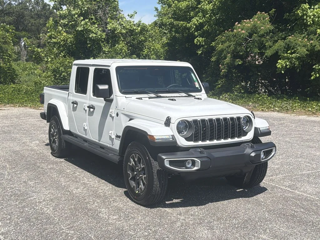 2026 Jeep Gladiator Sahara Auto's photo