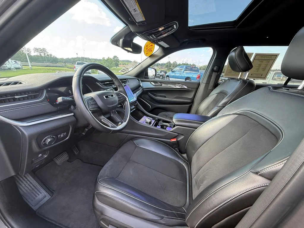 Used 2022 Gray Jeep Altitude image 18